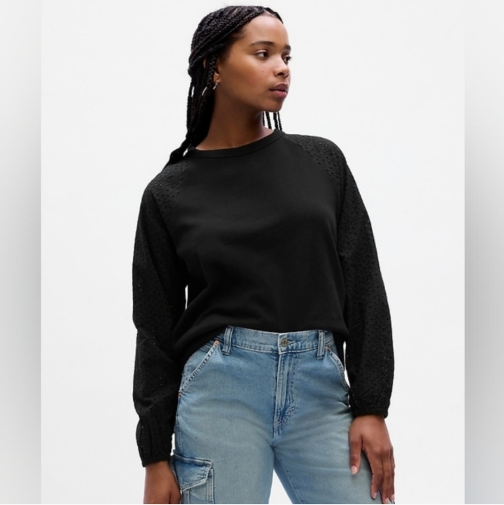 🖤 Gap Cotton Blend Vintage Soft Eyelet Sweatshirt, M